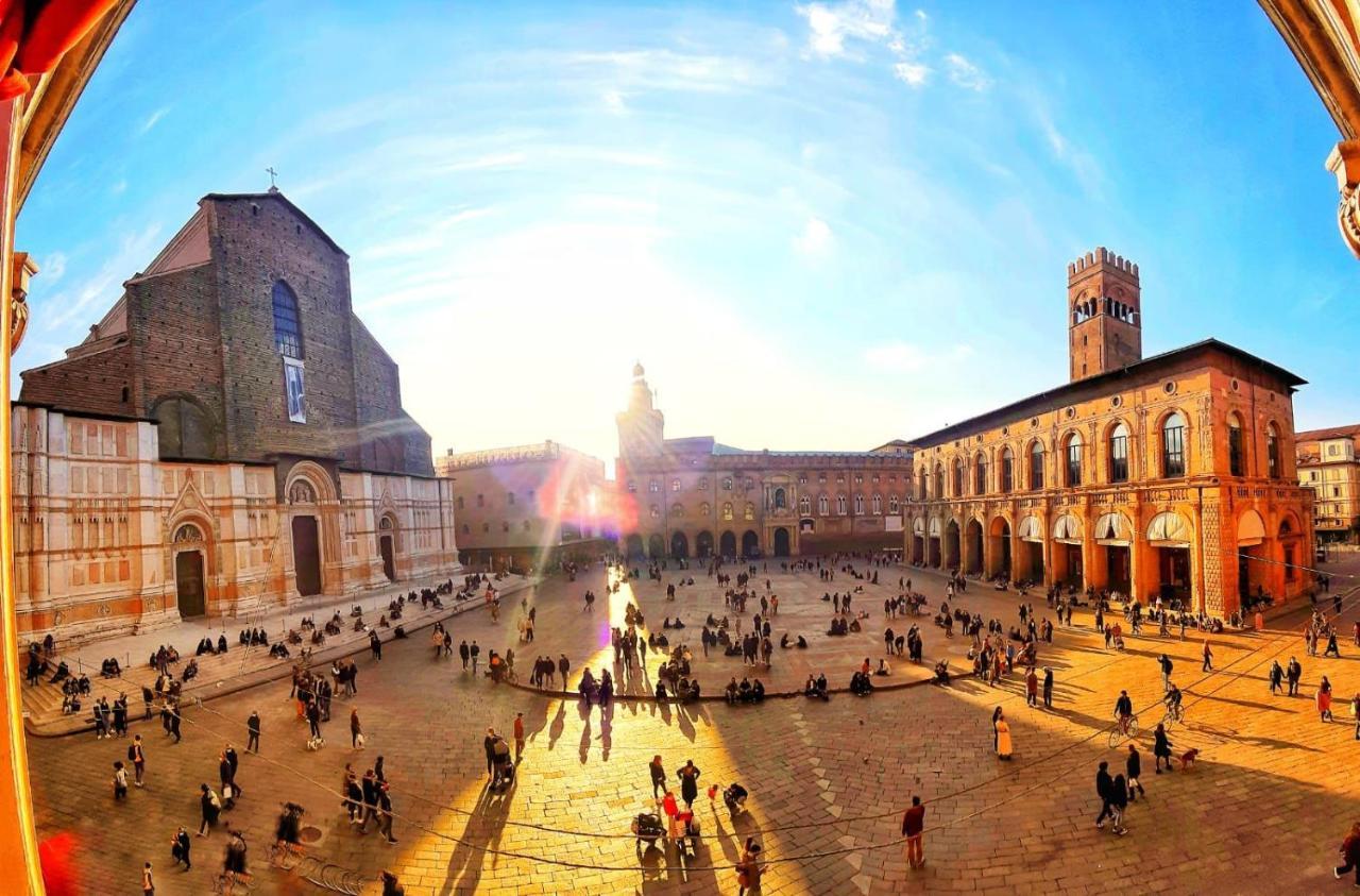 Urbanicooh Paracelso - Piazza Maggiore View ボローニャ エクステリア 写真