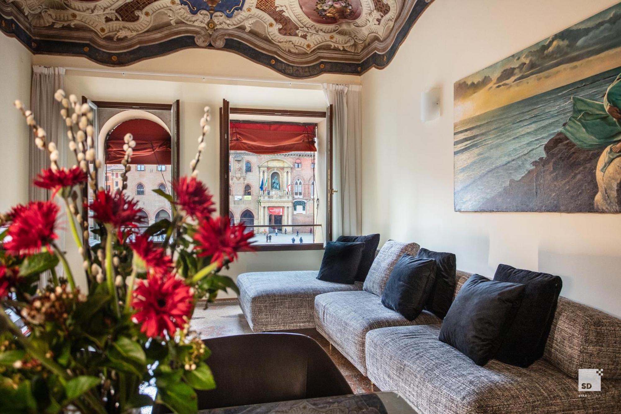 Urbanicooh Paracelso - Piazza Maggiore View ボローニャ エクステリア 写真